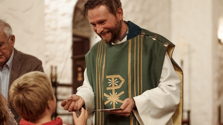 Velkommen til gudstjeneste og kirkelige handlinger i Den norske kirke. Foto: Jarle Hvidsten / Den norske kirke