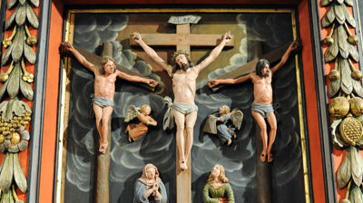 (Foto: Jesus på korset langfredag. Detalj av altertavlen i Skedsmo kirke.) 