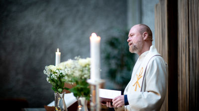 Bryllup i kirken er en personlig seremoni, uansett. Foto: Bo Mathisen / Den norske kirke