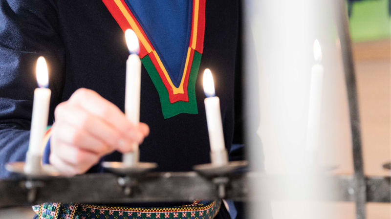 Å tenne lys i kirkens lysglobe er en vanlig del av gudstjenesten på Bots- og bønnedag.