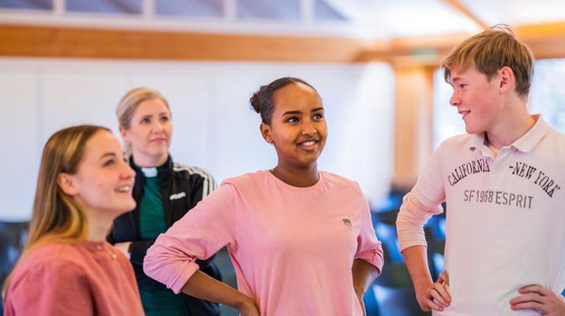 Endelig er det din tur til å stå i sentrum: få lære om troen og kirken, og oppleve mye nytt og spennende sammen med andre. Foto: Torstein Kiserud/Den norske kirke