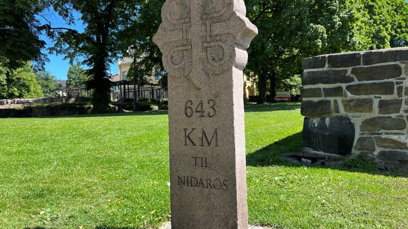 Start: I ruinparken ved Oslo bispegård er startpunktet for pilegrimsvandringene. Både østleden og vestleden.