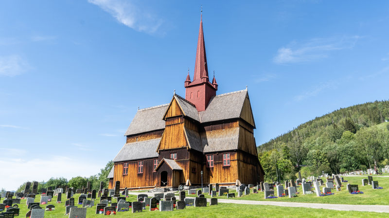 Velger dere en kirkelig vielse får dere tilgang til prest, kirkemusiker og et vakkert kirkerom - helt gratis. Foto: Joakim Birkeland/Den norske kirke