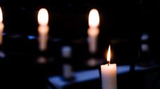 Biskop i Borg, Kari Alvsvåg, tente adventslys for alle som er råka av terroren i Sydney. (Illustrasjonsfoto: Den norske kyrkja)