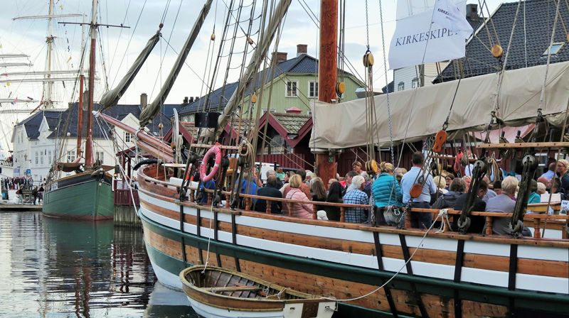 Kirkeskipet samlet flere tusen