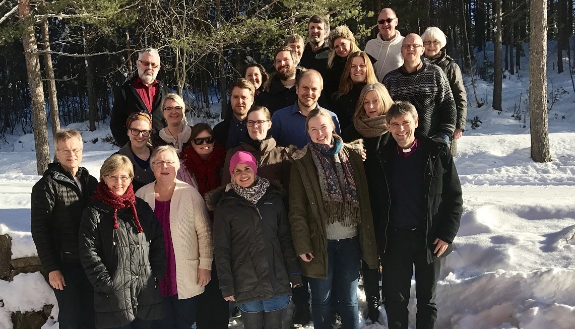 Diakoner fra Agder og Telemark samlet på Vegårshei. Biskop Stein Reinertsen framme til høyre.