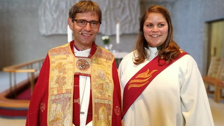 Elin Røsok Richardsen ble vigslet til diakon i Grim kirke av biskop Stein Reinertsen.