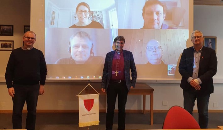 Fra en godt gjennomført temakveld i Hægebostad kirke om frivillighet, tross sykdom og virtuell deltakelse fra noen. (Foto: Trine H. Syvertsen)