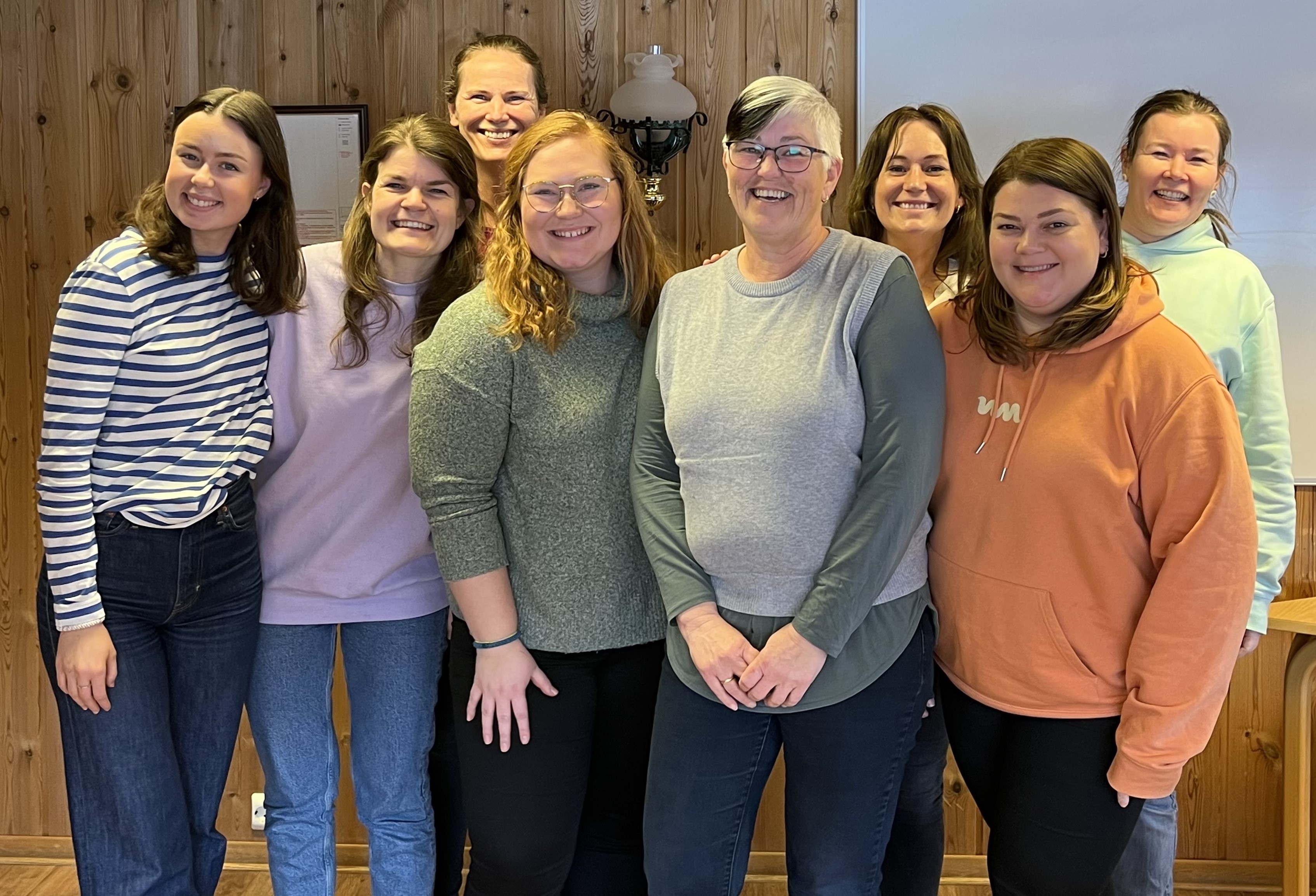 Fra venstre: Helene Nilsen og Ingeborg Gunnersen - Skjærgårds Live, Jorunn Øygarden Skjulestad – KFUK-KFUM, May Eriksrød Selle – Acta, Grete T. Askekjær og Ragnhild R. Gellein – Søndagsskolen, Elin Flystveit Riska og Elin Oveland - NMSU