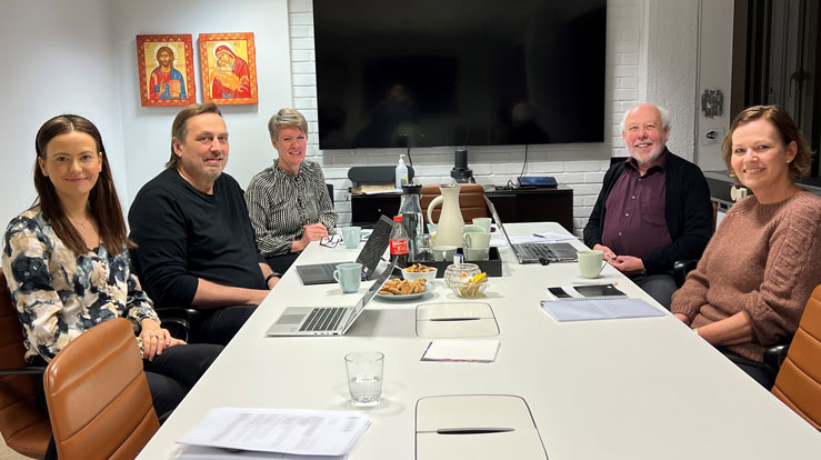 Frå 2024 tilset bispedømerådet berre prostar. Andre prestar blir tilsett i eit tilsettingsråd som representerer prost, sokneråd, stiftsdirektør og ein tenesterepresentant. Biletet viser det første tilsettingsrådet i Bjørgvin.