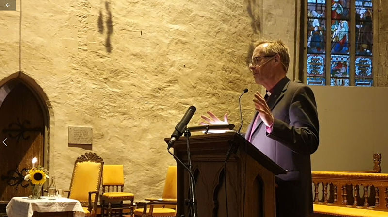 Hva tror kristne om andre religioner? Dette var ett av spørsmålene i biskopen foredrag. Foto:Torfinn Wang