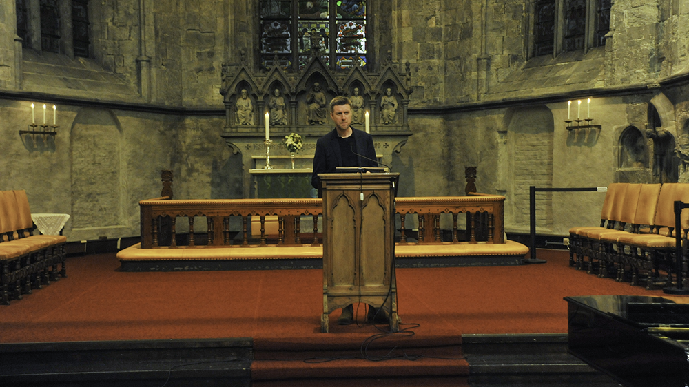 Politisk journalist i NRK, Håvard Nyhus, utfordra kyrkja