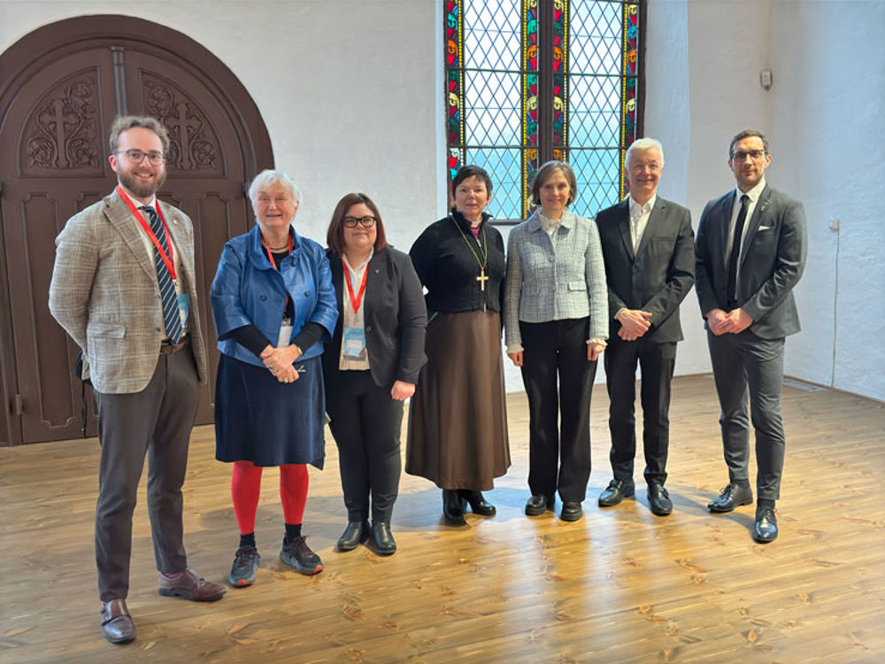 Kulturbyråd Reidar Digranes, bispedømerådsleiar Oddny Miljeteig, nestleiar i hovudutval for kultur, idrett og inkludering i Vestland fylkeskommune, Kine Bratli Dale, biskop Ragnhild Jepsen, statsråd Kjersti Toppe, fylkesordførar Jon Askeland, varaordførar Thomas Flesland