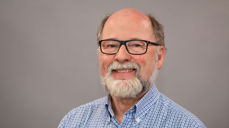 Jan Ove Ulstein møter Halvor Nordhaug i biskopens nest siste På troen løs, 7. september. Foto: Tone Solhaug