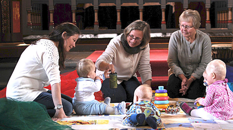 Babysang er ofte det første møtet med kyrkja si trusopplæring. Utne kyrkje. Foto: Elisabeth Emmerhof