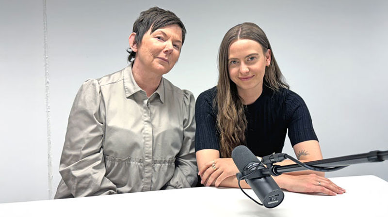 Benedicte Bergtun og biskop Ragnhild er klar med ein ny episode i sin podcast.