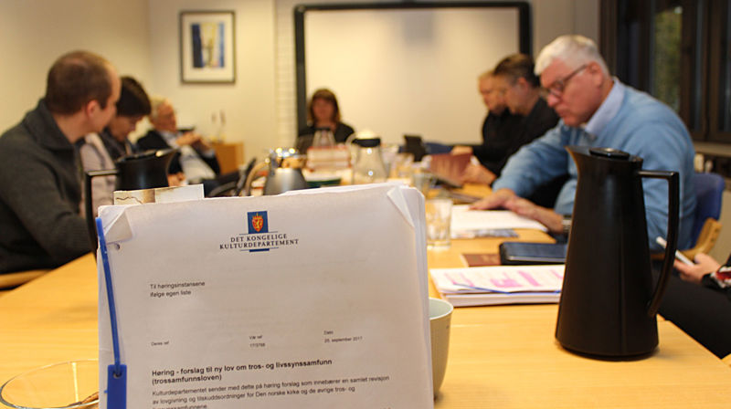 Høyringa om den nye trussamfunnslova skal opp i møtet 5. desember, men bispedømerådet hadde ein første gjennomgang i dette møtet.