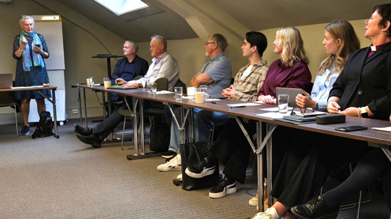 Representantar for ungdomsrådet og bispedømerådet samla til felles drøfting. Foto: Torfinn Wang.