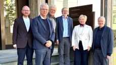 Leiinga i Den norske kyrkja besøkte bispedømekontoret 11. mai for ein årleg utviklingssamtale. Dei gav gode tilbakemeldingar til Bjørgvin for årsrapporten og alt det arbeidet som den speglar. F.v. kommunikasjonsdirektør Emil Tan Engeset, preses Olav Fykse Tveit, bispedømerådsleiar Dag Sele, leiar for Kyrkjerådet Harald Hegstad, biskop Ragnhild Jepsen og stiftsdirektør Jan Ove Fjelltveit.