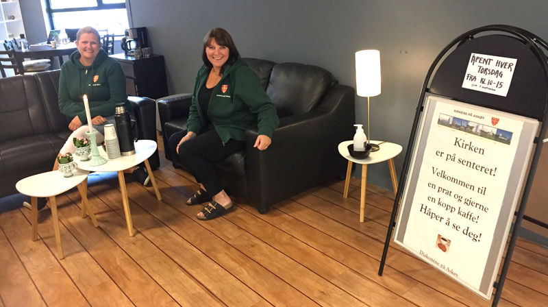 Bjørgvin bispedømeråd ønskjer ei kyrkje som er synleg og nær. Eit eksempel kan vera diakonimedarbeidarane på Kleppestø senter, Hildegunn Norbakken (t.v.) og Trude Munkvold. Foto: Geir Viksund