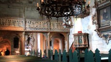 Kinn kyrkje er ei av kyrkjene langs Kystpilegrimsleia som held ope i sommar. Foto: Sunnivaleia.