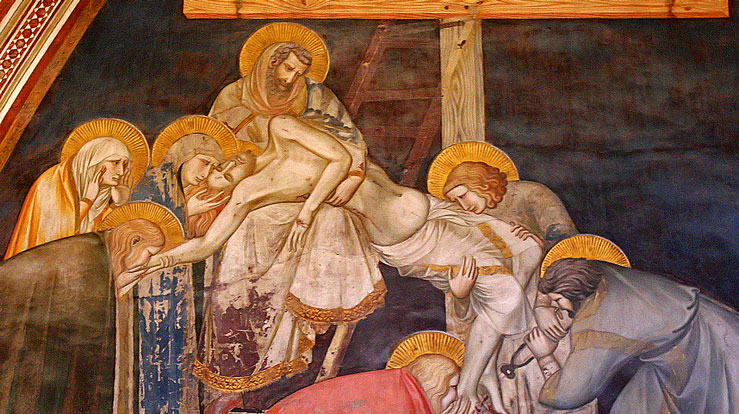 Løsningen på spørsmålet om hvordan troen på en kjærlig Gud går sammen med onskapens virkelighet, finnes ikke i filosofiens tankesystemer, men i historien og virkeligheten, skriver biskopen i denne kronikken. Foto: Jesus blir tatt ned av korset. Freske i St. Frans basilika i Assisi av Pietro Lorenzetti. Foto: Frans Vandewalle, Flickr.com 