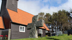 Vilnes kyrkje i Askvoll, ein av stadane som har fått ny prest.