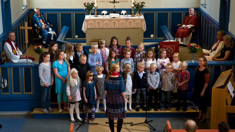 Kyrkjelydane i Fusa høyrer no til Hardanger- og Voss prosti. Biletet er frå ei visitas og jubileumsgudsteneste i Fusa (Foto: Fredrik-Thorsen)