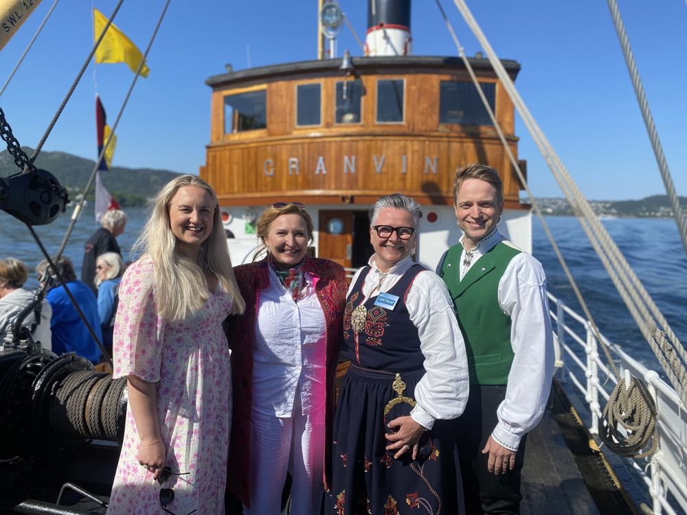 Fire frå styret i Kyrkjekultur Vest ombord på MS Granvin. Fv. Lise-May Sæle, Ragnhild Gudbrandsen, Sissel Vartdal og Kjetil Almenning