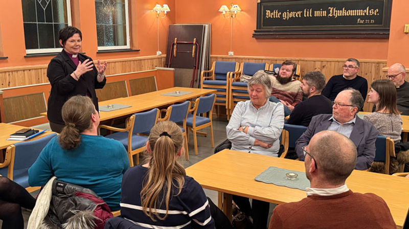 Eit felles møte med tilsette og sokneråda er alltid del av ein visitas. Her frå møtet i Fusa kyrkje.