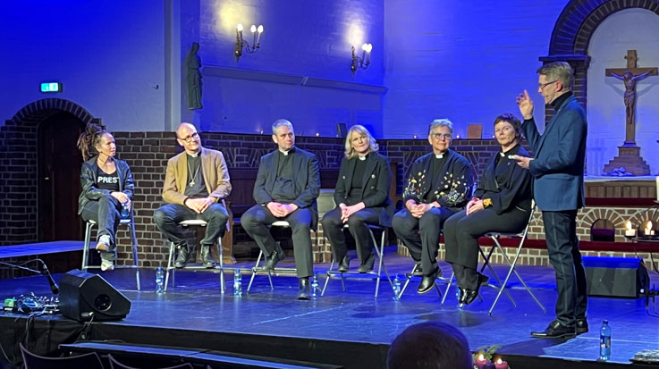 Den 6. desember vart dei seks bispekandidatane intervjua og presenterte av Kyrkjerådet v/Magne Vik Ravndali St.Jakob eller sjå presentasjonen på ein skjerm nær deg. Oppe frå venstre: Stephanie Dietrich (foto: Erlend Berge), Sunniva Gylver (foto: Harald Bø),  Ragnhild Jepsen, Nils Terje Lunde (foto: Forsvaret), Kjersti Gautestad Norheim (foto: Gyrid Cecilie Nygaard) og Gudmund Waaler.