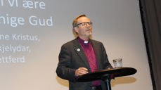 Biskop Halvor Nordhaug blir å høyra både i Bergen domkirke med trusopplæring for vaksne og i Litteraturhuset der han samtalar med engasjerte gjester.
