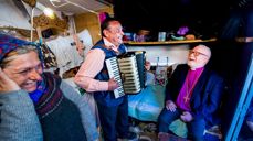 Fra biskopens besøk i romleiren i Fredrikstad. Foto: Erik hagen Fredrikstad Blad