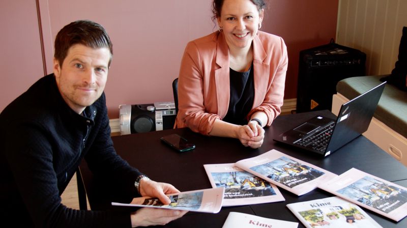 – Leserundersøkelsen fra 600 respondenter har gitt oss interessante svar, sier redaktør Helge Solberg Mathisen og layout-ansvarlig Åshild Moen Arnesen i Kime. Her er noen resultater (6 er topp score og 0 lavest score): Viktig at magasinet er på papir 4.9. Positiv leseropplevelse 4.3. Bred dekning 3.9, Relevant for meg 3.8. Fikk meg til å reflektere om tro og liv 2.8. Foto: Erling Omvik