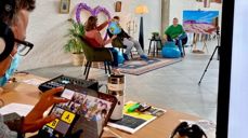 Innspilling av digital konfirmantsamling. Sokneprest Åsmund Offernes ved lydmikser, Ingrid Brandsæter, konfirmant Olav og Monika Skaalerud i studio.  Foto: Åse Torill Løvoll