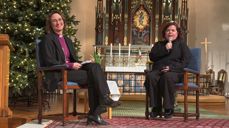 Else Kåss Furuseth og biskop Kari Alvsvåg i samtale om eksistensiell beredskap, åpne kirkers vaffelfaktor, varige gode relasjoner, Fleksnes og betydningen av å gjøre noe for andre.