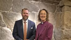 Ordfører Arne Sekkelsten og biskop under møtet med kommuneledelsen