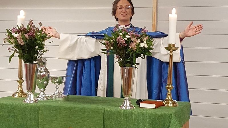 Biskopen under åpningsgudstjenesten på Grøtvedt menighetssenter