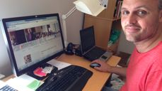 Teologisk rådgiver Endre Fyllingsnes arbeider med de nye nettsidene