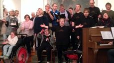 Gledessprederne under gudstjenesten i Asak kirke