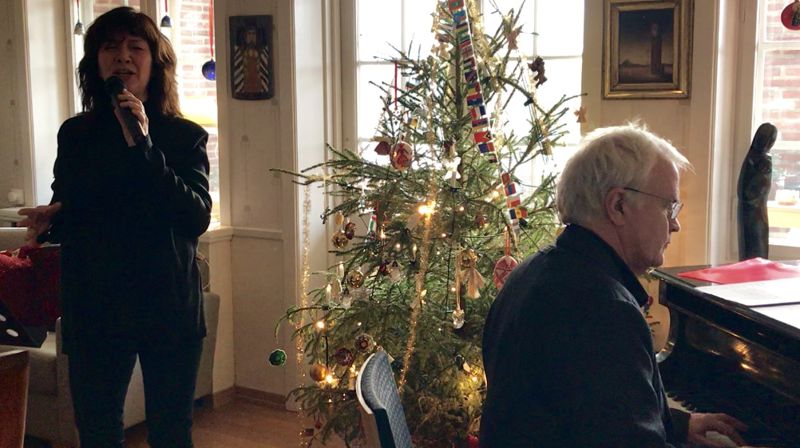 Den kjente salmen fremføres av Mette Gansmoe og Martin Alfsen (FOTO: Karianne Hjørnevik Nes)