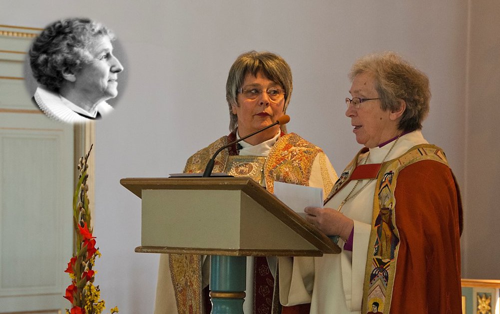I 2011 var det 50 år siden Ingrid Bjerkås ble ordinert til prestetjeneste. Ordinasjonen skjedde i Vang kirke. Bildet er fra 50-års jubileet. Biskop Solveig Fiske og biskop emerita Rosemarie Köhn holder sin hilsen. Foto: Reiner Schaufler