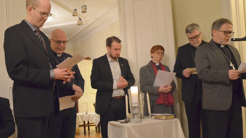 Biskopens nyttårsmottakelse ble avsluttet med forbønn. Foto: Liv Torhild Bråthen