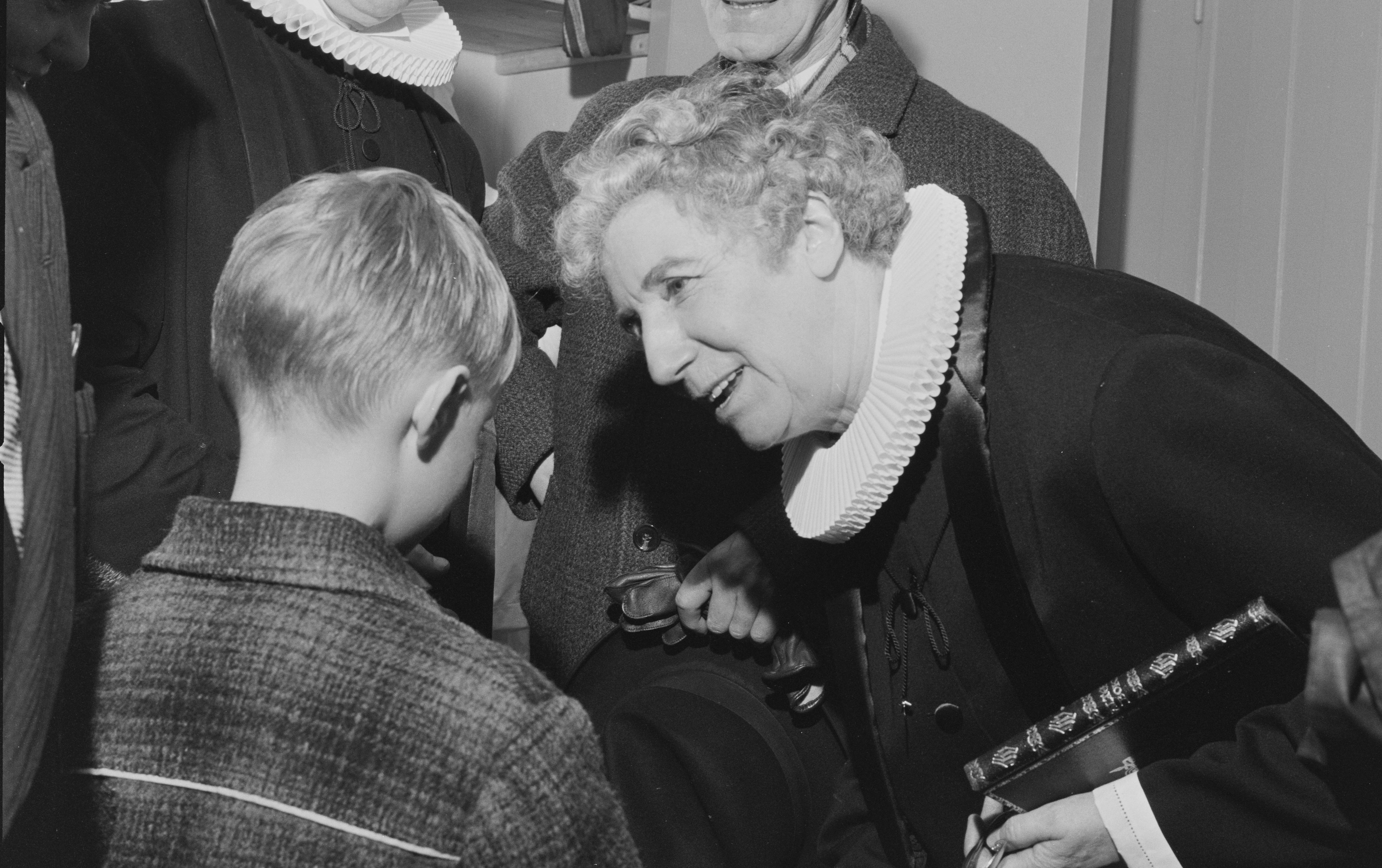 Norges første kvinnelige prest, Ingrid Bjerkås, ble ordinert i Vang kirke i 1961. Foto: Lasse Klæboe -hentet fra digitalarkivet