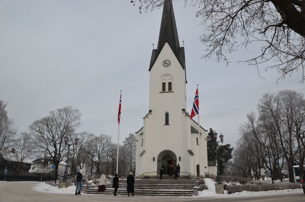 Hamar domkirke flagger til fest Foto: Hamar bispedømme