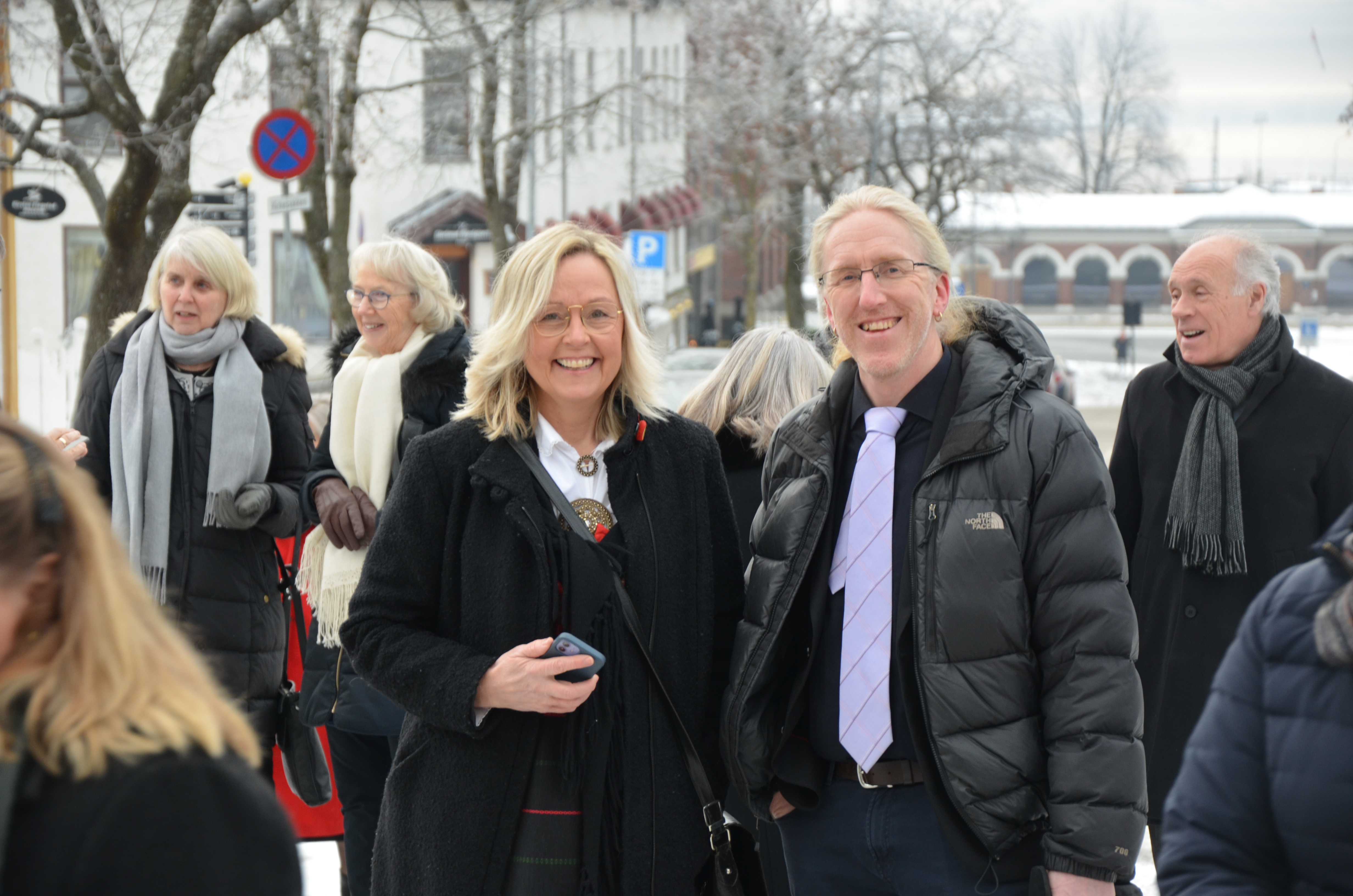 Bispedømmerådets medlem Lisbeth Sydbøge kom samtidig med Sveinung Moesgaard Skjesol. Foto: Hamar bispedømme