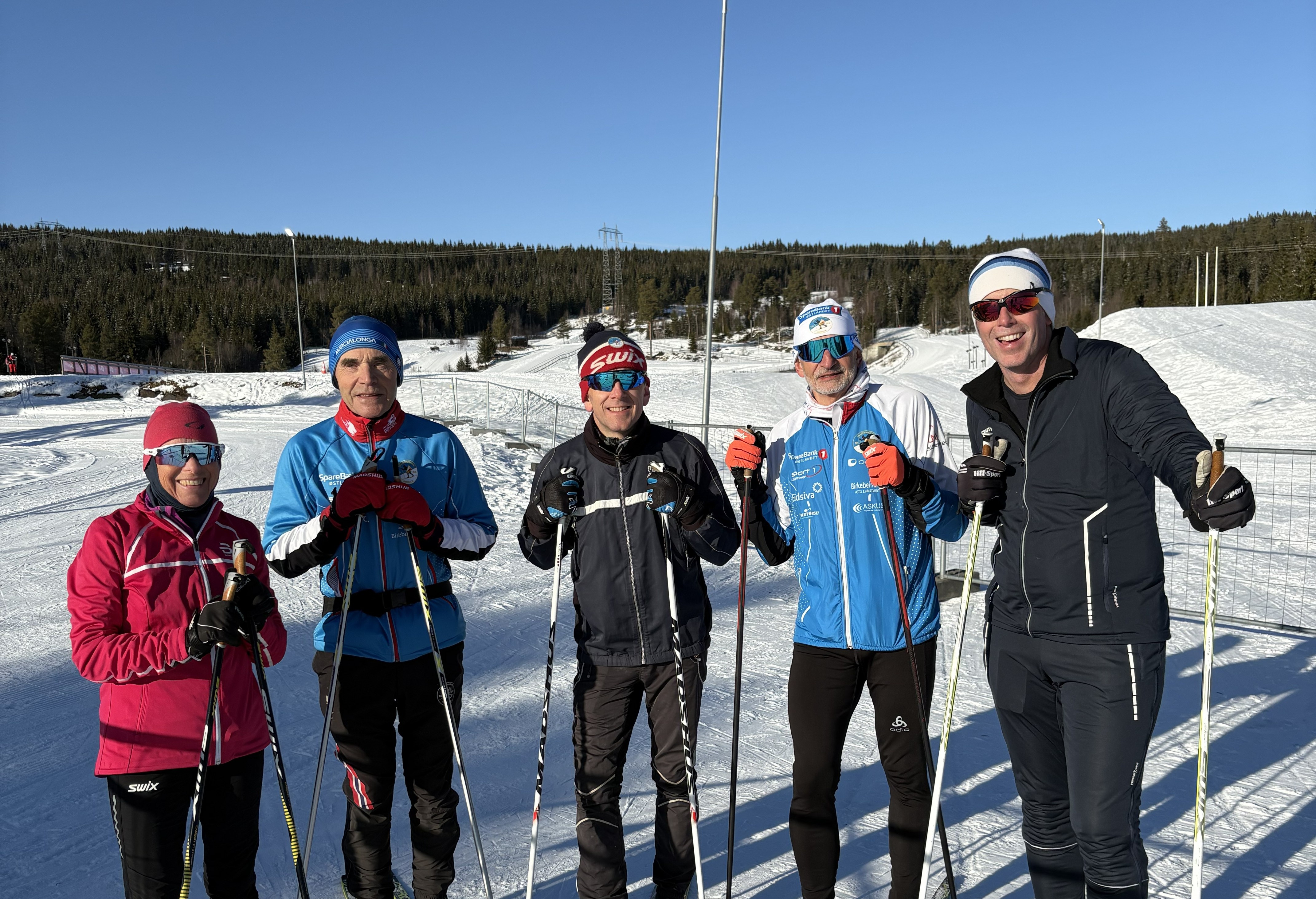 Biskopen måtte på med treningstøyet for å gå en etappe i stafettBirken for kirkene i Lillehammer. Foto: Beate Husa.
