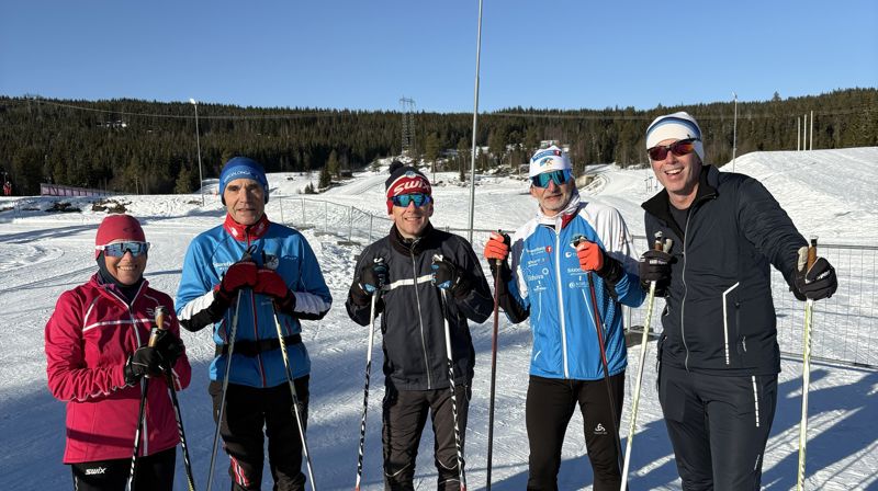 Biskopen måtte på med treningstøyet for å gå en etappe i stafettBirken for kirkene i Lillehammer. Foto: Beate Husa.