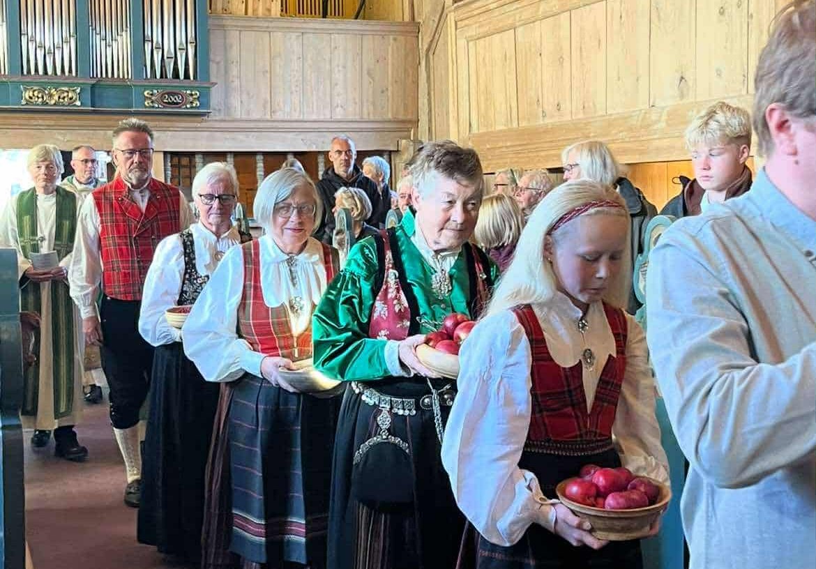 "ei mor for sjel i strid og byd oss sin hjartevarme", frå diktet om Vågåkyrkja av Anders Skrede som er tonsett. Foto: Vågåkyrkja.