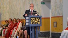 Gudmund Hernes konkluderte slik i sitt historiske tilbakeblikk: "... Rosemarie Køhn ble et lykkelig valg. Hun viste at kirkeporten kan og må åpnes begge veier: Utover slik at budskapet når folk, og innover så folk velkommes inn ... " Foto: Liv Torhild Bråthen